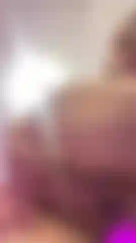 Senti questo suono umido quando mi infilo le dita nella mia grossa fica che gocciola per il tuo cazzo.