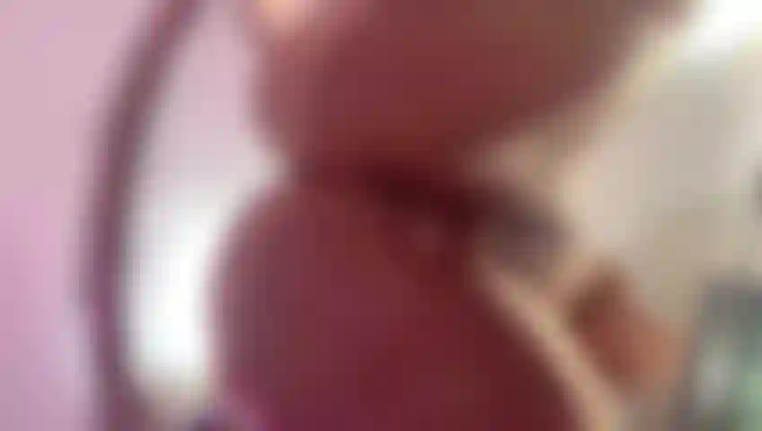 Mi siederò sulla tua faccia e ti spruzzerò addosso.