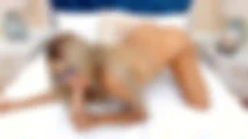 Vieni a vedere come succhio questo cazzo e ti mostro la mia figa bagnata, voglio succhiarti fino in fondo per spremerti e poi metterti nella parte più profonda di me.