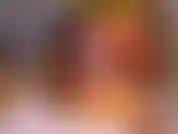 Mi succhia il busto.