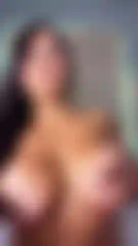 Mi massaggio le tette grosse.