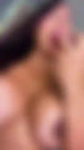 Mi scopo la figa con il mio dildo.