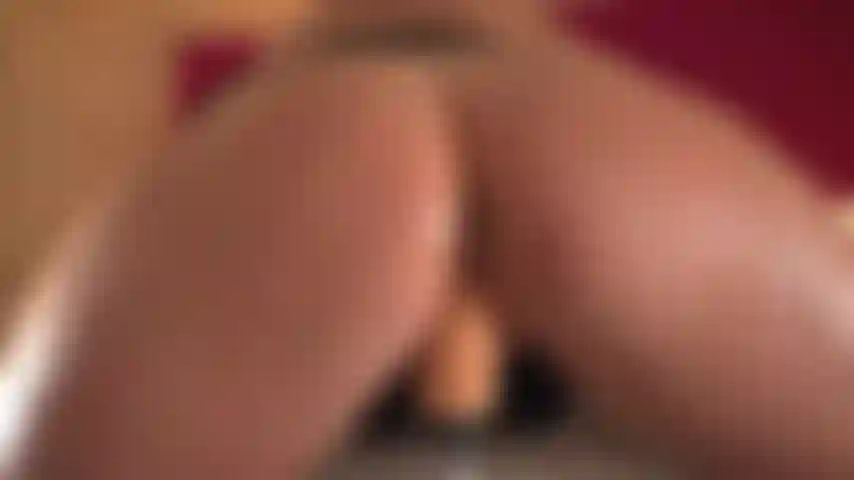 Scopo un robot-dildo da 8 pollici e una figa che gocciola succo che finisce con la figa sul viso con le labbra pendenti così puoi ammirare il pasticcio che hai fatto.