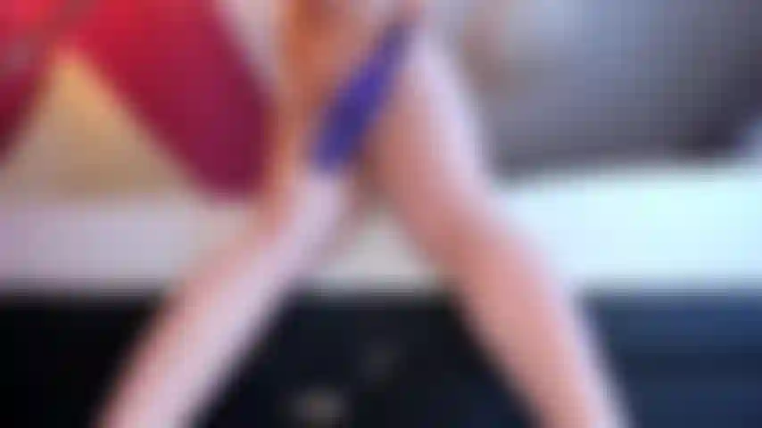 Butt plug nel culo e cowgirl al contrario che rimbalza sul tuo coco, culo rosso che schiaffeggia.