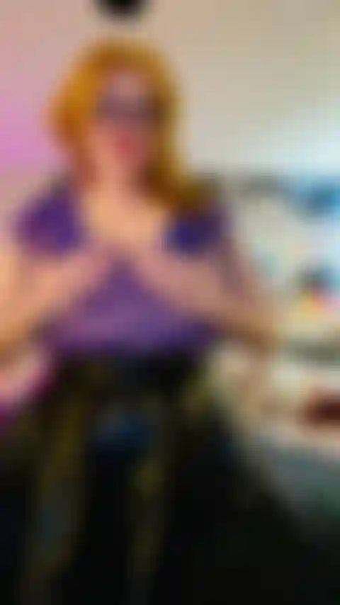 Ti prendo in giro con la mia gonna di pelle - piegami!!!