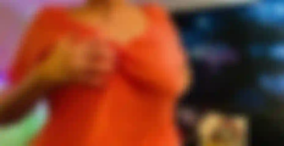 Oliando le mie tette morbide!