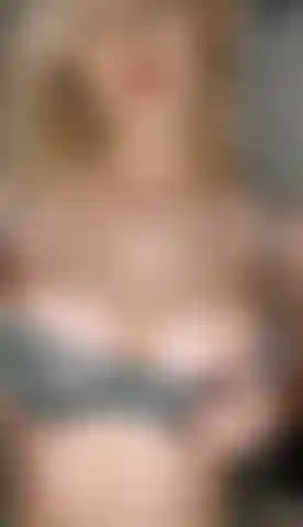 La stimolazione del capezzolo della ragazza disordinata e la sega delle spagnole.