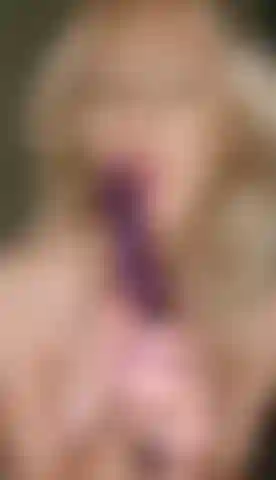 Il tuo grosso cazzo si sente così bene nella mia gola.