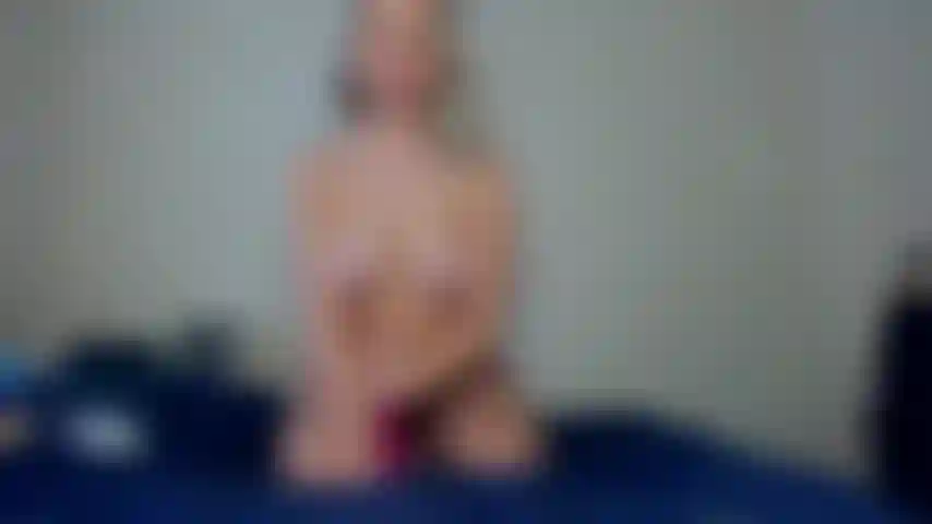 Papà mi riempie la figa e la bocca: cavalca e fa un pompino.