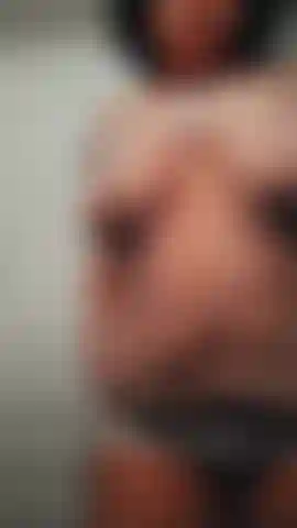 Sdraiati e fammi rimbalzare su quel cazzo.