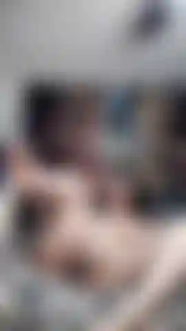 Riempimi la bocca finché non gocciola dalle mie labbra.