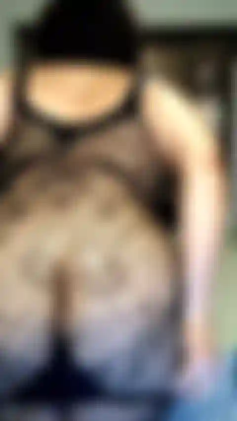 Masturbazione clitoridea solitaria con enorme orgasmo.