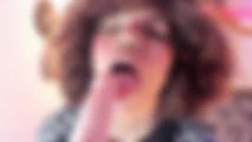 Un pompino delizioso... Finché non le viene in bocca.