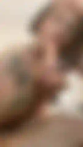 Pompino con dildo bianco.