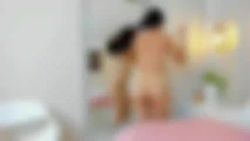 Fully naked oil tease play and butt spread