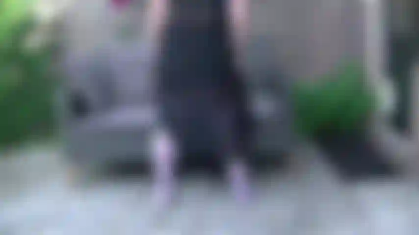 Calze bianche sul divano.