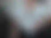 Vestita da segretaria, twerking, gioco di figa in calze autoreggenti.