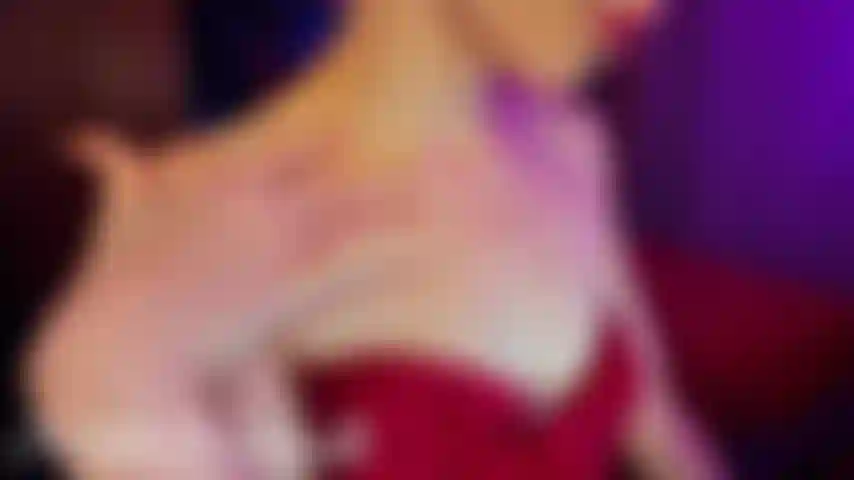 Adoro il collo e il petto - dopo la doccia (senza audio).