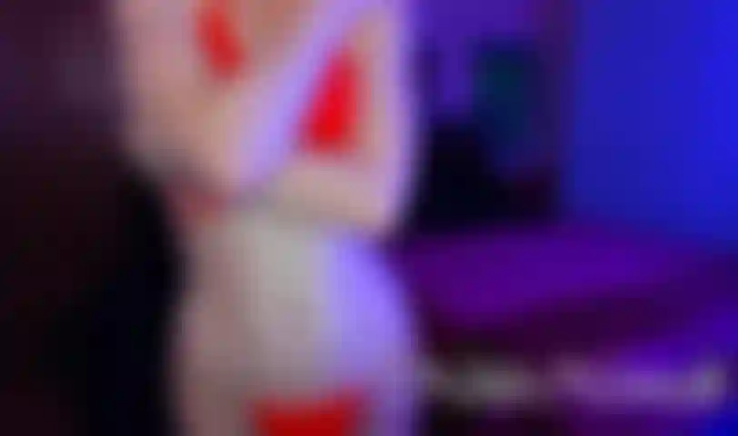 Presa in giro in bikini e provocazione / dominazione finanziaria.