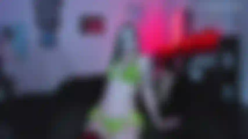 Nuovo bikini tease di sega.