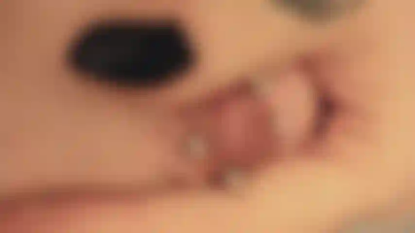 2022 Crosspiercing al capezzolo silenzioso.