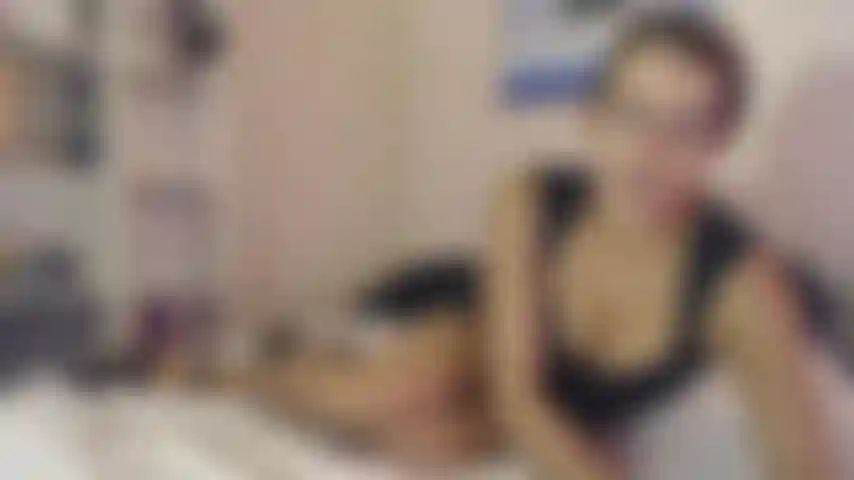 ' Tales of a norty night' 15 minuti di show and tell.... Dell'appuntamento della sera prima che è diventato davvero norty... Ascolta quanto mi è piaciuto l'appuntamento che si è trasformato in un trio con il suo coinquilino che mette il suo "grosso cazzo nero nella mia fica".