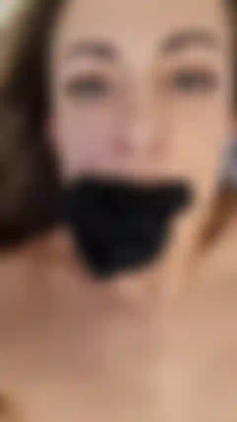 " Dopo lo spettacolo"! Ho iniziato lo spettacolo con le mutandine addosso e la figa lussureggiante, pronta a venire... Vuoi vedere che aspetto avevo subito dopo lo spettacolo?