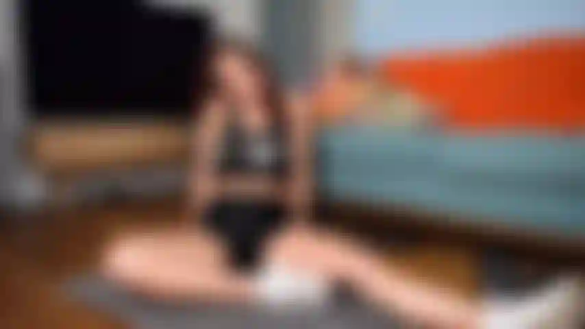 Ti ho beccato a spiare: succhiandomi e leccandomi le dita dei piedi e dei piedi.