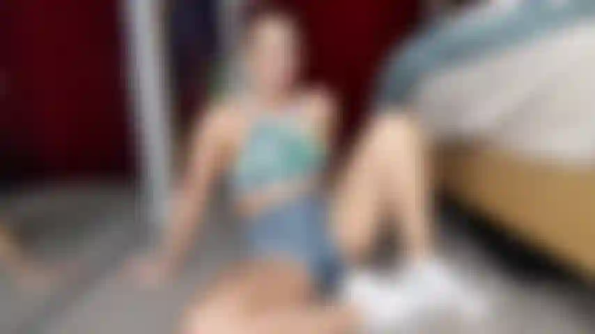 Sega con i piedi in pov mentre gioco con la mia figa.