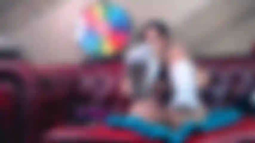 Calze e calzini, chiacchiere sporche e scopate con vibratori.