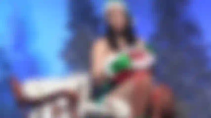 Un'elfa natalizia cattiva.