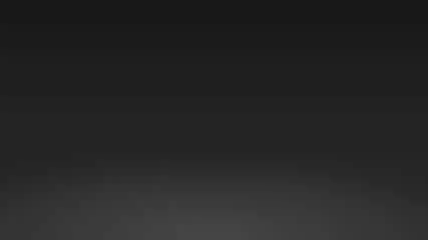 Mi massaggio tutto il corpo con l'olio.