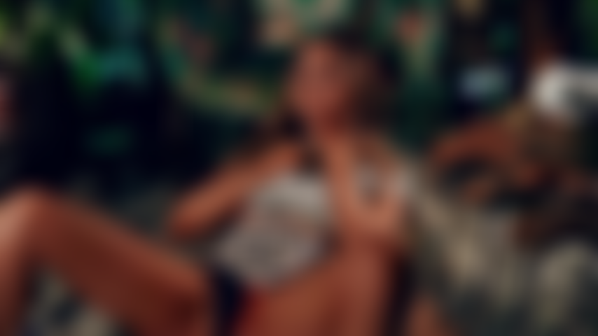 La mia ragazza ha bisogno di venire.