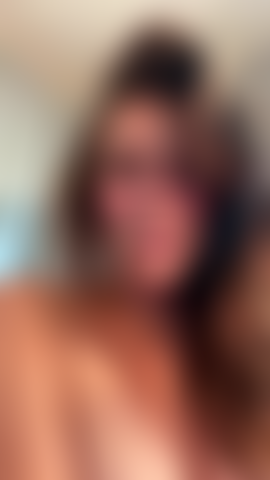 La mia nora e la mia piccola figa bagnata.