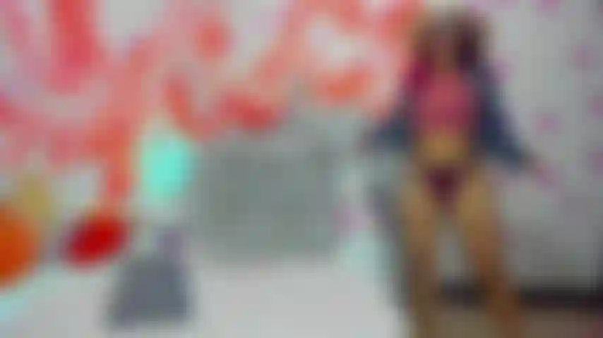 Danza sexy e cum in costume.