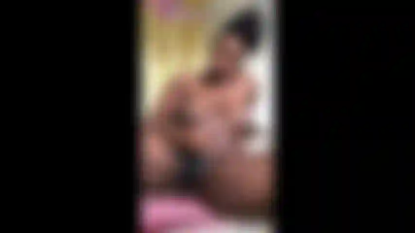 Ho un orgasmo tremante in tutto il corpo.