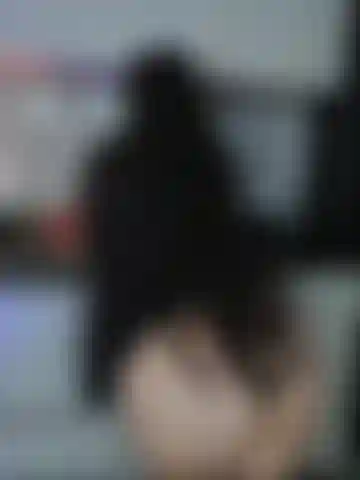 Adoro succhiare il suo cazzo—ha un sapore così delizioso—e farglielo venire tutto sulle mie tette; è la cosa migliore. Voglio sempre che venga dappertutto.