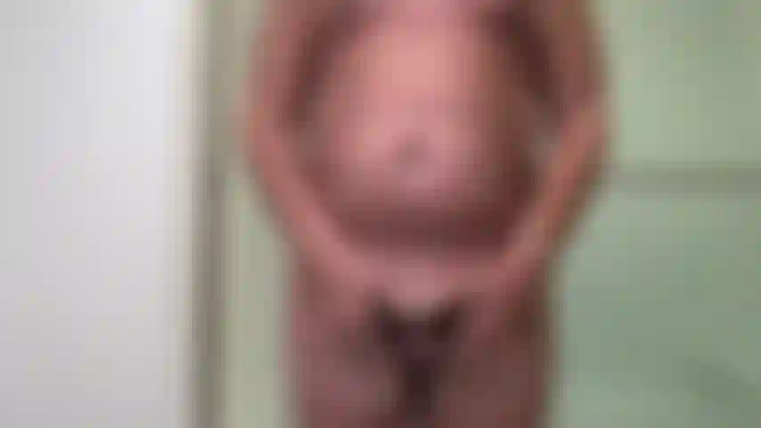 Fuori dalla doccia... Cum see liv tutto bello e perfettamente pulito!