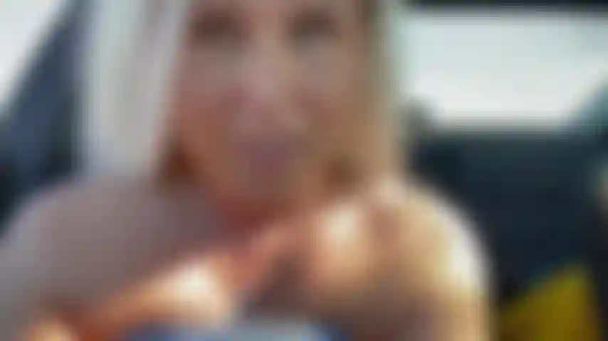 Liv ride del tuo pene piccolo (sph).