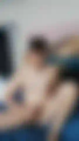 Mi masturbo e vengo forte!!