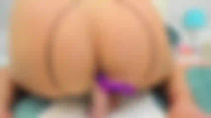 2 Giocattolo nel culo, giochi con giocattoli e figa.