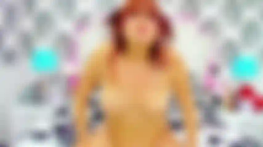 Mi fotto la vagina e il culo con un grosso cazzo.