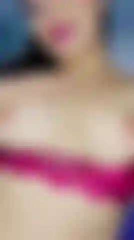 Dammi il tuo sperma sulle mie tette, mio re mmmm leccale per me.