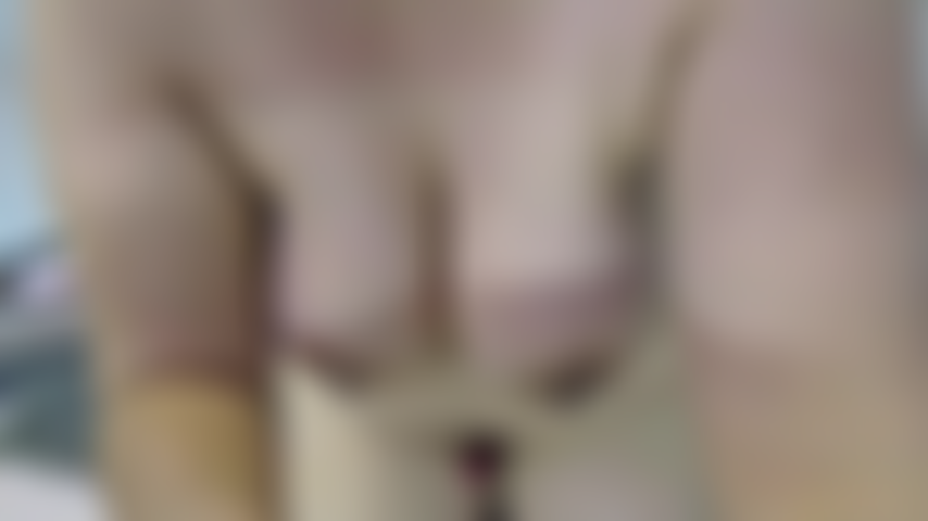 Faccio pompini e gioco con la mia figa.