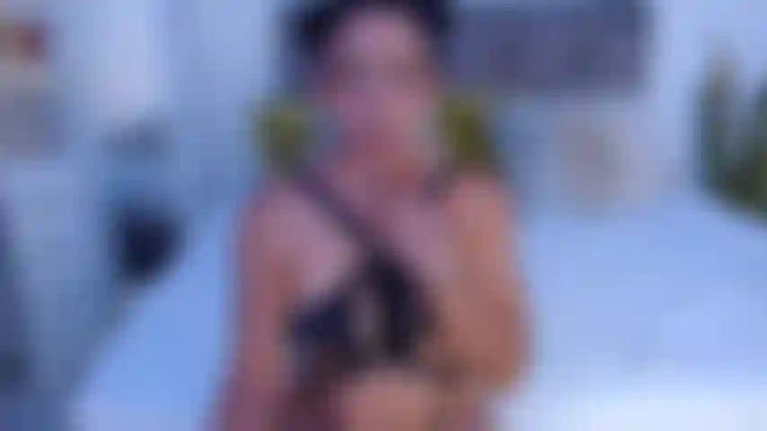 Gioco con il tuo cazzo e il mio corpo.