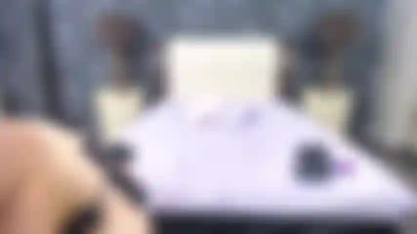 Mi fotto l'ombelico.