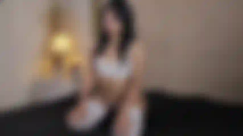 Ragazza latina sensuale e focosa.