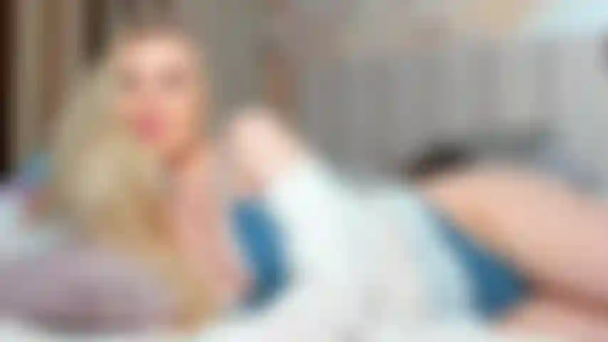 Strip, scuoto il mio culo caldo, ti faccio impazzire.