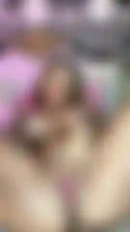 Masturbarmi a letto è diventato molto eccitante per me.