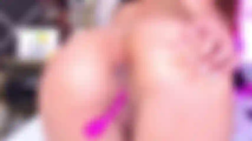 Mi scopo il culo da vicino, con le dita e tutti i miei giocattoli.